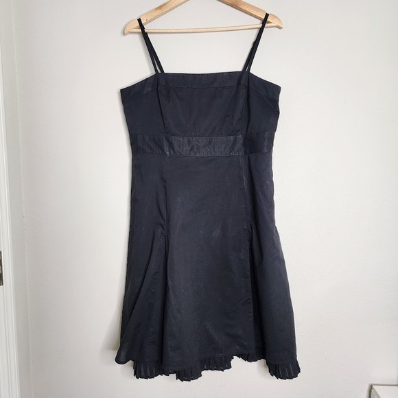 GAP Dress Women's Size 14 Black Pleated Hem A-Line Adjustable Straps Cotton LBD - Picture 2 of 7